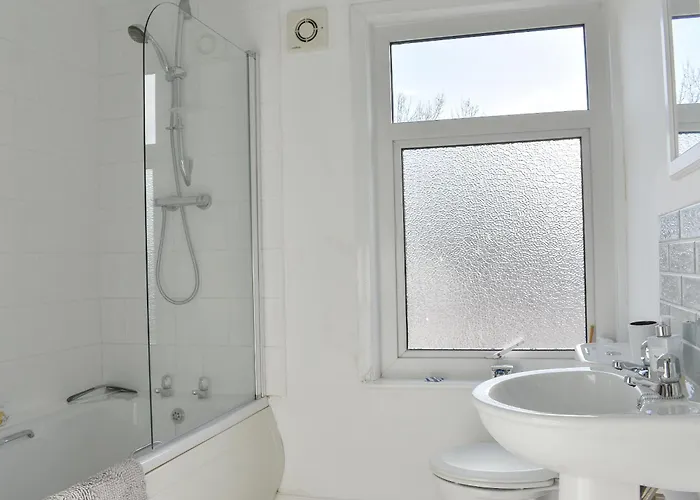 Дом отдыха Field House *